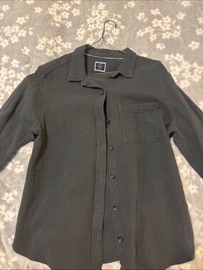 Lightweight Textured Button-Up Shirt in Forest Green